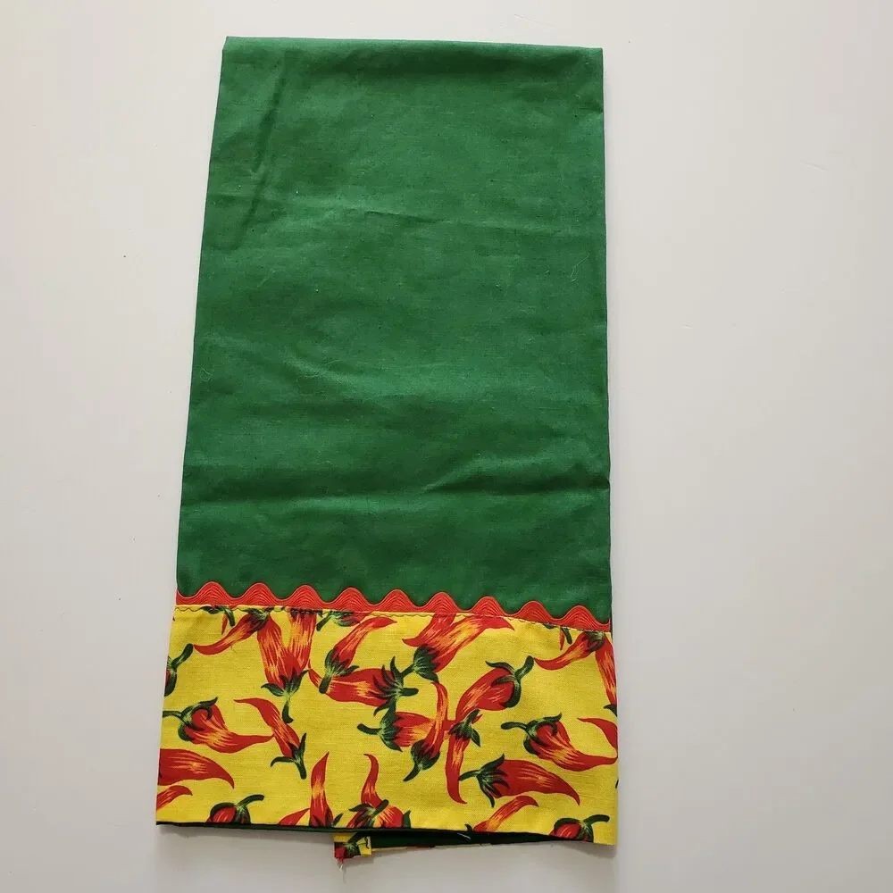 Vintage Dish Tea Towel Green Yellow Chili Peppers Ric Rac Cotton Blend 18x27